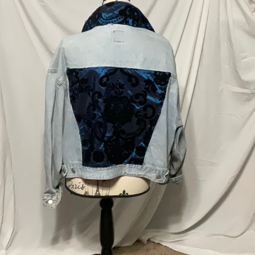 Stylish Blue Denim Jacket with Velvet Accents